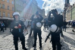 Kibice we Wrocławiu przed meczem finału Ligi Konferencji UEFA. 