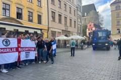 Kibice we Wrocławiu przed meczem finału Ligi Konferencji UEFA. 