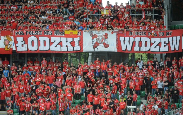 Kibice Widzewa Łódź przed meczem 1. kolejki sezonu 2013/14 piłkarskiej Ekstraklasy (lipiec 2013) /Bartłomiej Zborowski /PAP