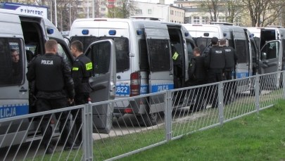 Kibice Widzewa Łódź zaatakowani. Ich autobusy obrzucono kamieniami