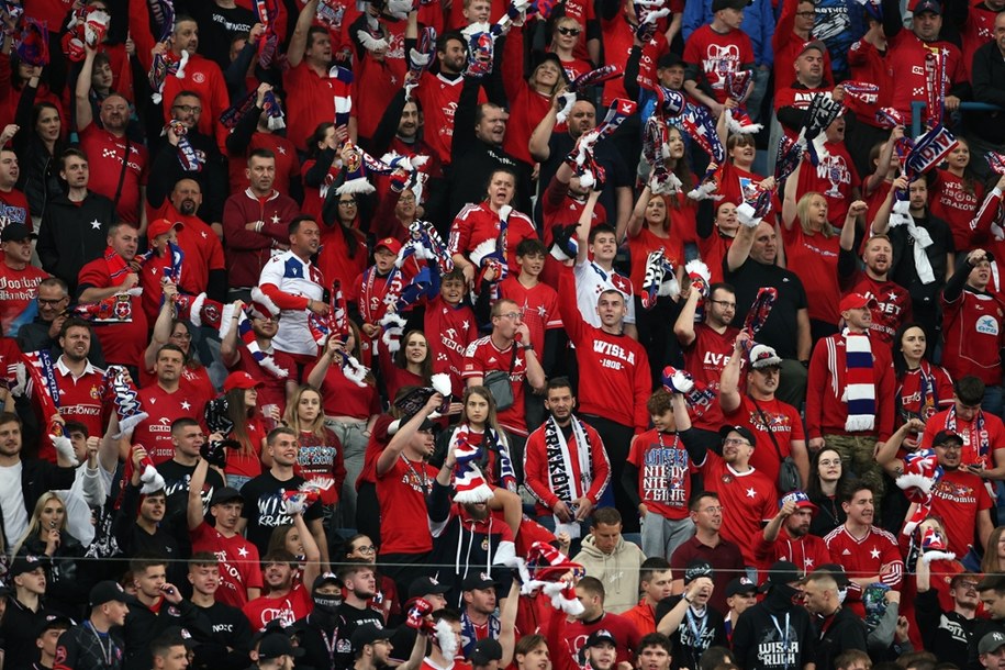 Kibice Wisły Kraków podczas meczu barażowego o awans do piłkarskiej Ekstraklasy /	Łukasz Gągulski /PAP