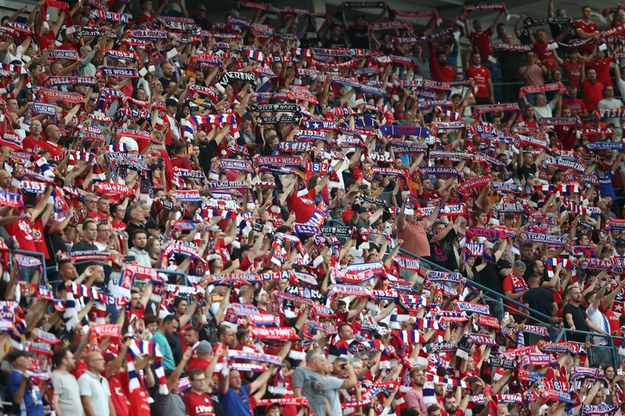 Niebezpieczny incydent podczas meczu Wisły Kraków. Ktoś ostrzelał stadion