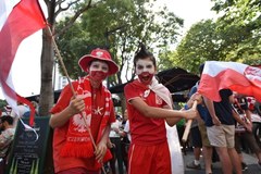 Kibice wspierają piłkarzy. Tak kolorowo było na Stade Vélodrome