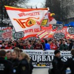 Kibice z całego kraju maszerowali ramię w ramię. Nie chcą zmian na stadionach