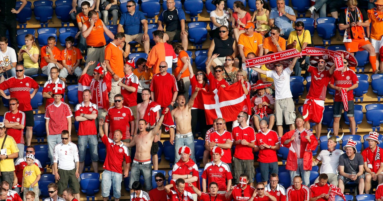 Kibice z Holandii i Danii dopingują piłkarzy