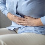Kichanie i bóle brzucha mogą wynikać z diety. Takie objawy daje nietolerancja histaminy