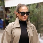 moda Kiczowaty model spodni sprzed lat powraca. Nosi je Lopez, Hadid i Moore