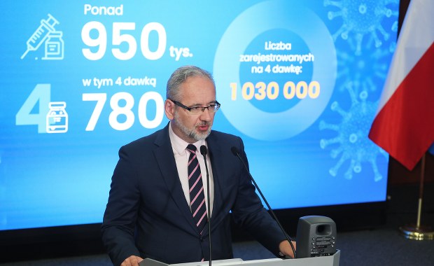 Kiedy czwarta dawka szczepionki dla personelu medycznego? 