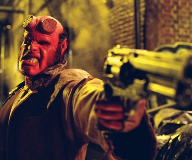 Kiedy Guillermo del Toro przystępował do pracy nad ekranizacją komiksu Hellboy", brał pod uwagę tylko jednego aktora do tytułowej roli. "Jest w nim coś z zachowania Hellboya, widać, że wiele przeszedł, no i do tego dysponuje ciekawym, niskim głosem - chwalił wybór reżysera twórca komiksu Mike Mignola.

Dol roli Hellboya Perlman przygotowywał się fizycznie przez rok. "W tym czasie regularnie chadzałem na siłownię – pięć, sześć razy w tygodniu, starając się poprawić kondycję" - ujawnił aktor.