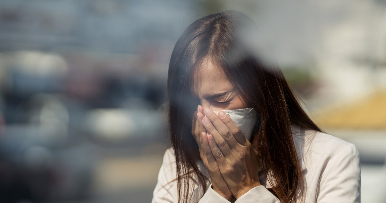 Kiedy jest smog, lepiej zrezygnować z wychodzenia z domu /123RF/PICSEL