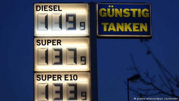 Kiedy najlepiej tankować paliwo w Niemczech? /Deutsche Welle