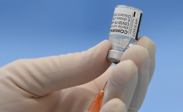 Kiedy nastolatkowie będą szczepieni przeciw Covid-19? Minister odpowiada