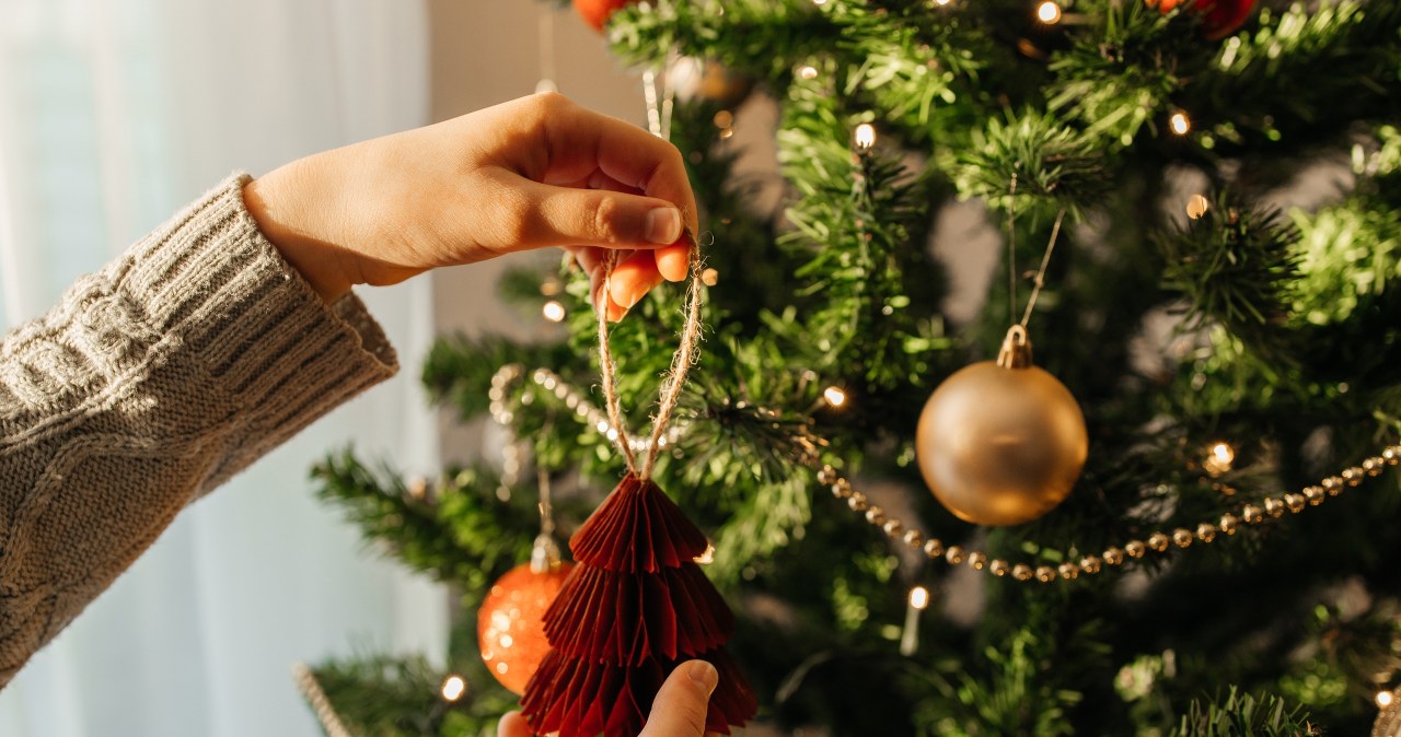 Kiedy nie powinno ubierać się choinki? /123RF/PICSEL