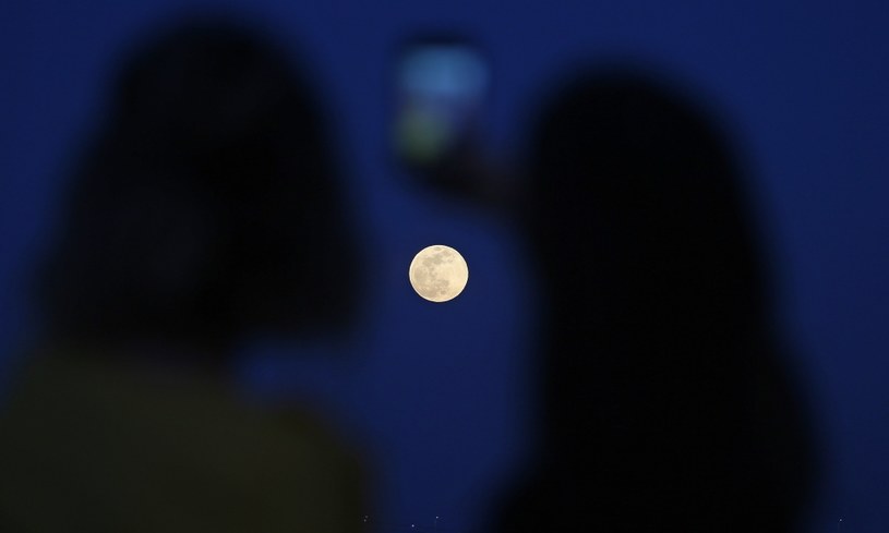 Kiedy pełnia, kiedy kiedy nów? Na to, jaka jest aktualna faza, odpowiada kalendarz księżycowy na 2023 rok. /Getty Images