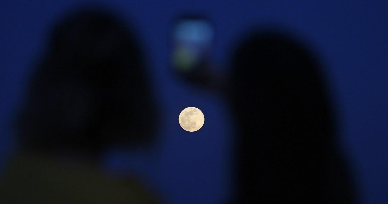 Kiedy pełnia, kiedy kiedy nów? Na to, jaka jest aktualna faza, odpowiada kalendarz księżycowy na 2023 rok. /Getty Images