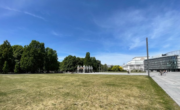 Kiedy pierwsze prace związane z odbudową Pałacu Saskiego? 