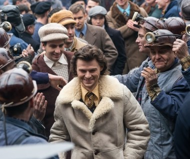 "Kiedy poznałem historię pana Jana, a właściwie Heinza Dietera (bo takie kiedyś nosił imiona) nie trzeba było długo mnie namawiać do podjęcia prac nad scenariuszem. Historia jego życia i kariery sportowej, to historia pełna zaskakujących zwrotów i niespodzianek. Rzec można, że Banaś nie miał nudnego życia" - stwierdza Jan Kidawa-Błoński.
