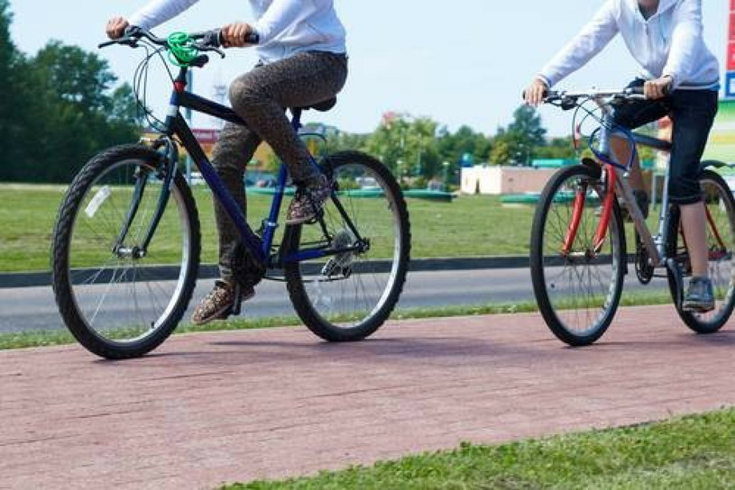 Kiedy rowerzyści mogą korzystać z chodnika? /Value Stock Images /East News
