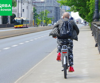 Kiedy rowerzyście wolno jechać po chodniku? To skomplikowane