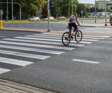 Kiedy rowerzysta może jechać po przejściu? O tym wyjątku mało kto wie