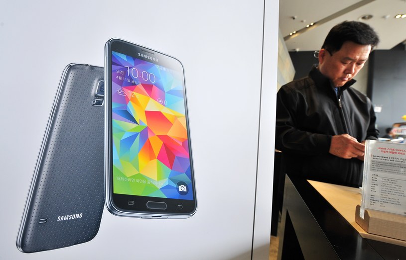 Kiedy Samsung pokaże światu wersję mini swojego flagowego smartfona? /AFP
