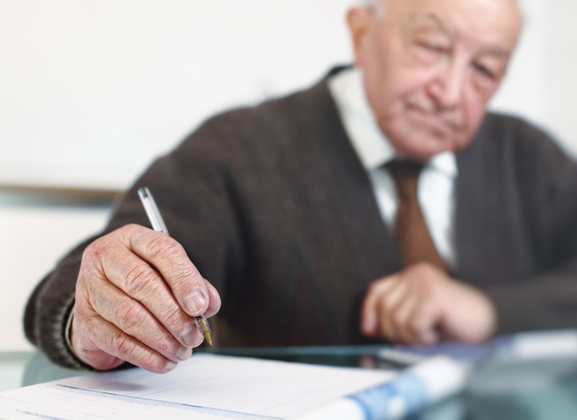 Kiedy seniorzy będą mogli liczyć na czternastą emeryturę? Czy trzeba składać dodatkowy wniosek? /123RF/PICSEL