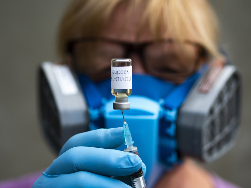 Kiedy szczepionka zostanie dopuszczona do użytku? /IGOR GOLOVNIOV /Getty Images