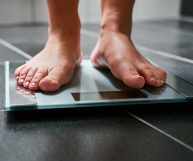 Kiedy waga łazienkowa kłamie? Znaczenie ma czas, miejsce i podłoga