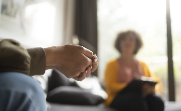 Kiedy warto pójść do psychoterapeuty? Sygnały, których nie powinniśmy ignorować