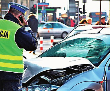 Kiedy wezwać policję do zdarzenia drogowego, a kiedy nie warto?