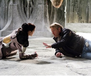 Kiedy wytwórnia Marvel zaproponowała Kennethowi Branaghowi reżyserię filmu "Thor",  było to sporym zaskoczeniem, bo Brytyjczyk kojarzony był z innym typem kina i nie miał doświadczenia w widowiskowych filmach akcji.

"Jak ktoś powiedział, komiksy to nic innego jak współczesna mitologia, a Ken Branagh jest tą osobą, która jak nikt inny potrafi interpretować tego rodzaju literaturę. W głębi duszy jest on utalentowanym gawędziarzem, a na tym właśnie zależało nam, kiedy poszukiwaliśmy do naszego projektu reżysera. Przed wiekami tego rodzaju opowieści przekazywano sobie ustnie z pokolenia na pokolenie przy ognisku -  podobnie jest dzisiaj, tyle że zamiast ognia mamy światło projektora" - tak uzasadniał wybór reżysera producent Kevin Feige.
