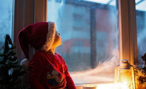 Kiedy zabłyśnie pierwsza gwiazdka w Wigilię? Podpowiadamy, gdzie i o której jej wypatrywać!  