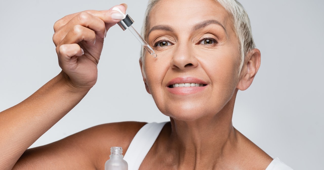 Kiedy zacząć używać serum? Jakie efekty przynosi stosowanie serum w młodszym, a jakie w starszym wieku? Wyjaśniamy /123RF/PICSEL