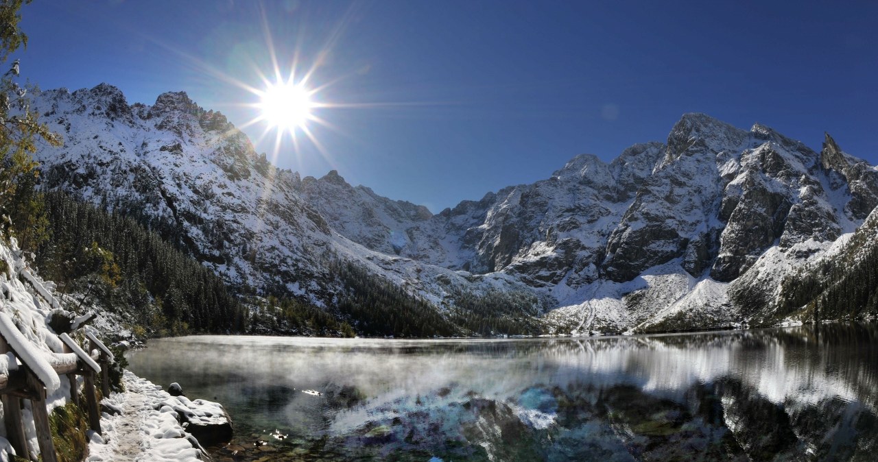 Kiedy zamarza Morskie Oko? Dlaczego turyści czekają na ten moment? /Adrian Gladecki/REPORTER /East News