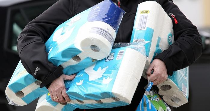 Kiedy zaostrza się kryzys z koronawirusem ujawnia się w Niemczech fenomen kulturowy i ekonomiczny: papier toaletowy. /Deutsche Welle