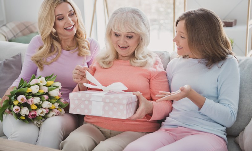 Kiedy złożyć życzenia Emilii? Terminów jest kilka /123RF/PICSEL