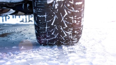  Kiedy zmienić opony na zimowe? Sprawdź, co mówią przepisy