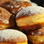 Kiedyś były słoną przekąską? Tego możesz nie wiedzieć o pączkach