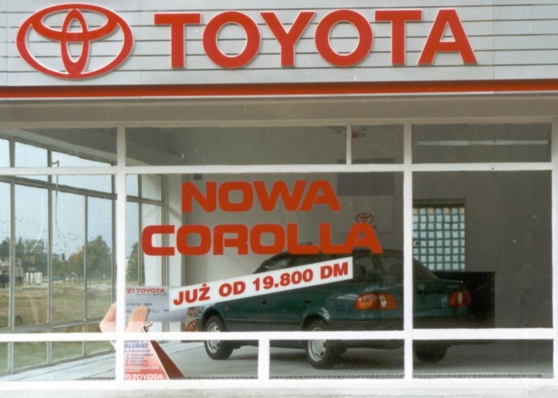Kiedyś ceny modeli Toyoty były podawane w markach niemieckich /Informacja prasowa