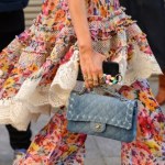 Kiedyś kicz, teraz luksus. Ten zapomniany element garderoby znów wraca do łask i robi to w wielkim stylu