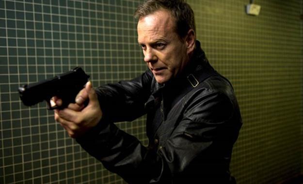 Kiefer Sutherland jako Jack Bauer w serialu "24: Jeszcze jeden dzień" /materiały prasowe