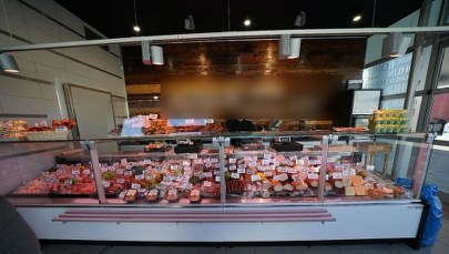 Kiełbasa ze stacji paliw, czyli jak obejść zakaz handlu w niedziele