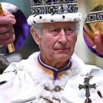 „Kiełbasiane palce” króla Karola III zdominowały koronację. Wszyscy patrzyli tylko na nie…
