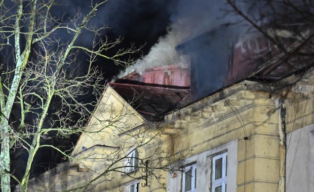 Kielce: Ugaszono pożar dawnego szpitala MSWiA 