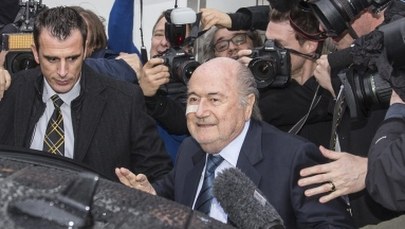 Kierował światowym futbolem, teraz dostanie rubrykę w gazecie. Nowe zajęcie Seppa Blattera