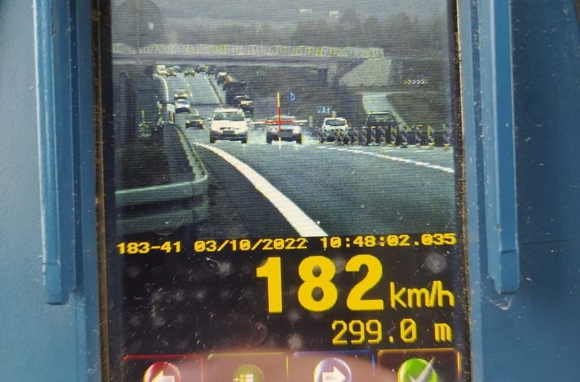 Kierowca Audi jechał 182 km/h w miejscu, gdzie obowiązywało ograniczenie do 80 km/h /Policja