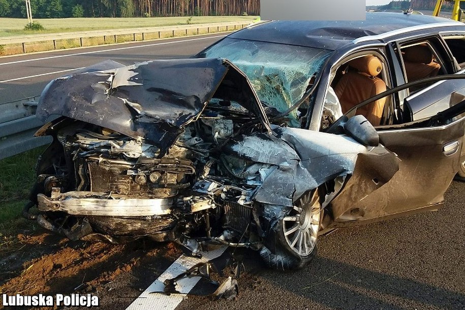 Kierowca audi miał sądowy zakaz prowadzenia pojazdów /Policja