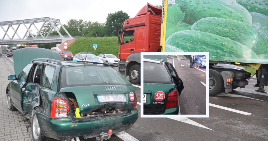 Kierowca Audi uciekł, trzech pasażerów trafiło do szpitala, jeden z nich zmarł /Policja