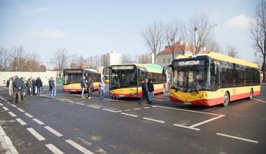 Kierowca autobusu palił papierosa w trakcie jazdy. Pasażerowie oburzeni