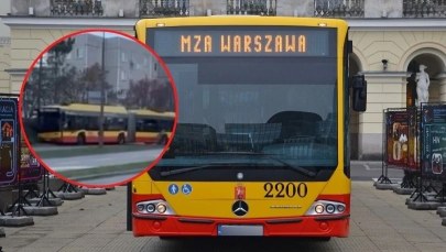Kierowca autobusu wjechał na ścieżkę rowerową. Zaskakujące nagranie z Warszawy